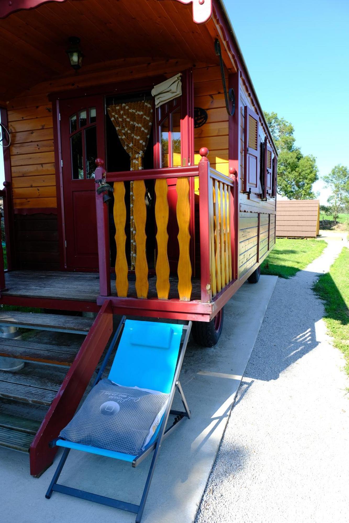 Les Roulottes De La Ferme Des Chanaux Saint-Julien-d'Ance ภายนอก รูปภาพ