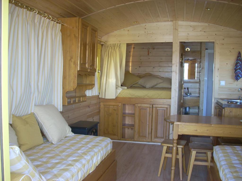 Les Roulottes De La Ferme Des Chanaux Saint-Julien-d'Ance ห้อง รูปภาพ